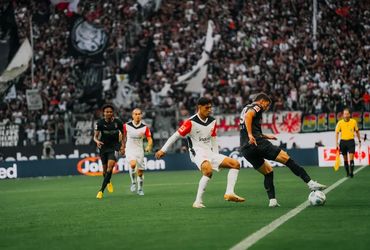 Eintracht Frankfurt vs B. Monchengladbach (23:30 – 21/09)